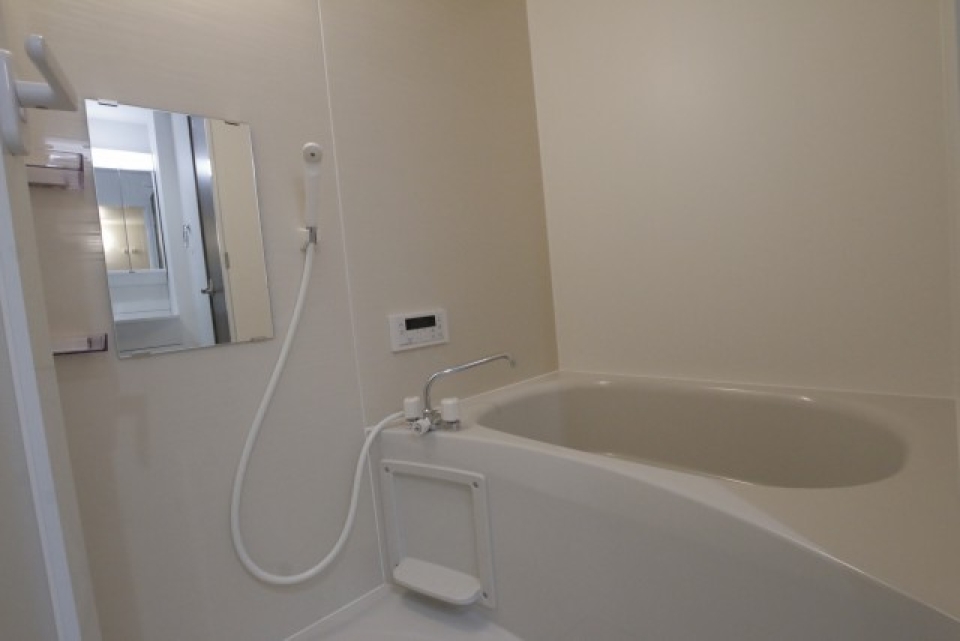 お風呂場は自動焚き付きです