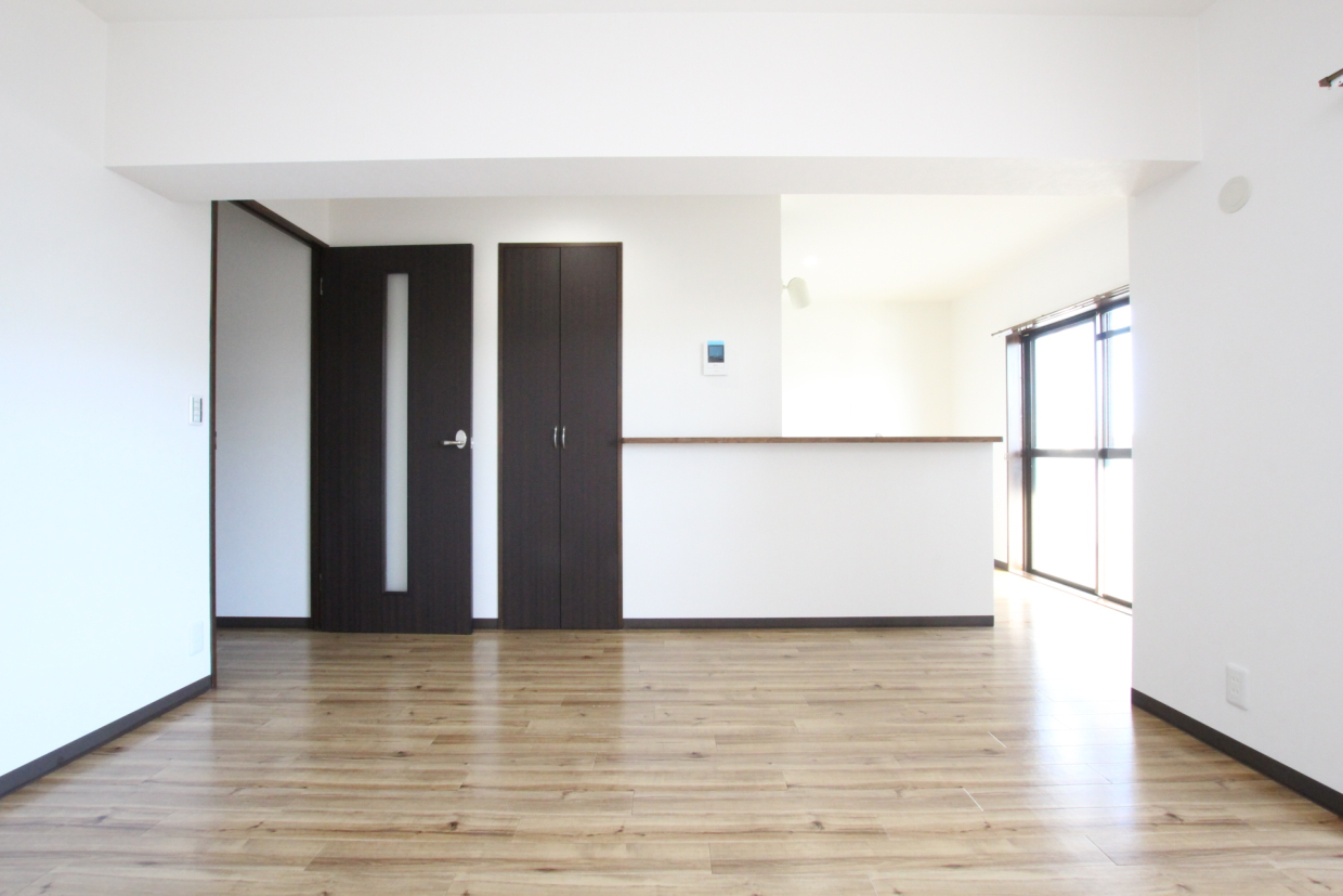 南向き+白い壁でより明るく感じます