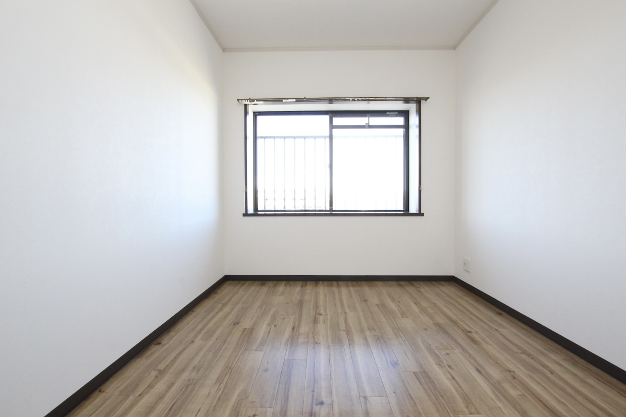 5.4帖の洋室。収納なしです