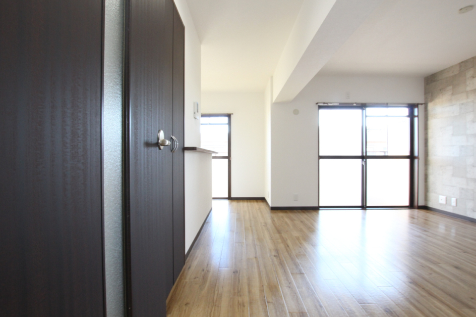 リノベーションで広くなった13帖のLDK