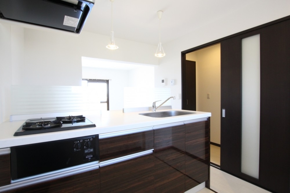 一見すると洞窟内にあるかの様なキッチンスペース。