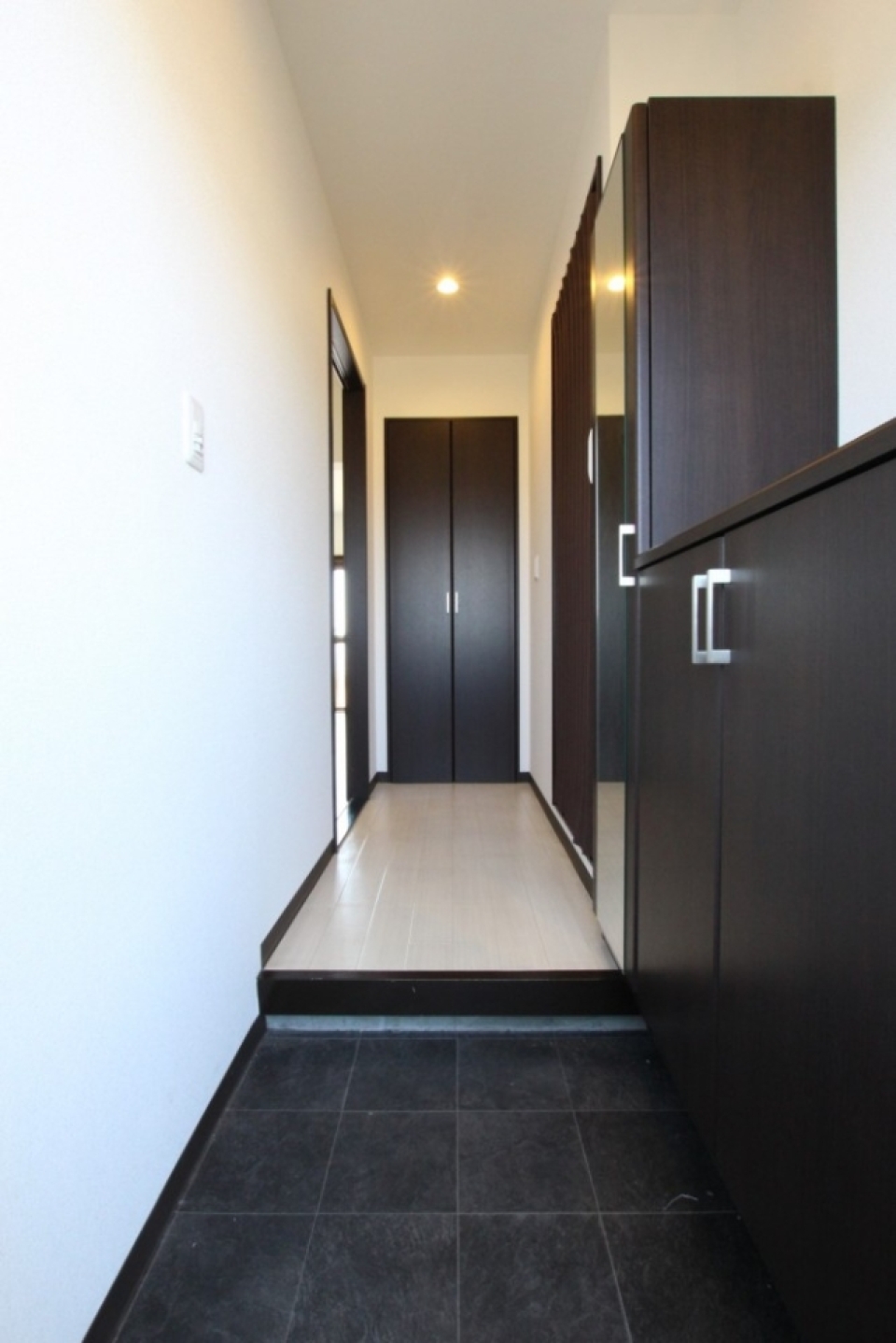 シックで落ち着いた色合いのお部屋です。