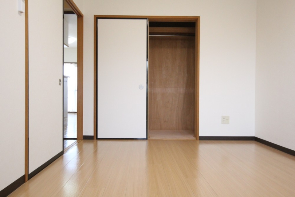 LDK横の洋室とほぼ同じつくり。