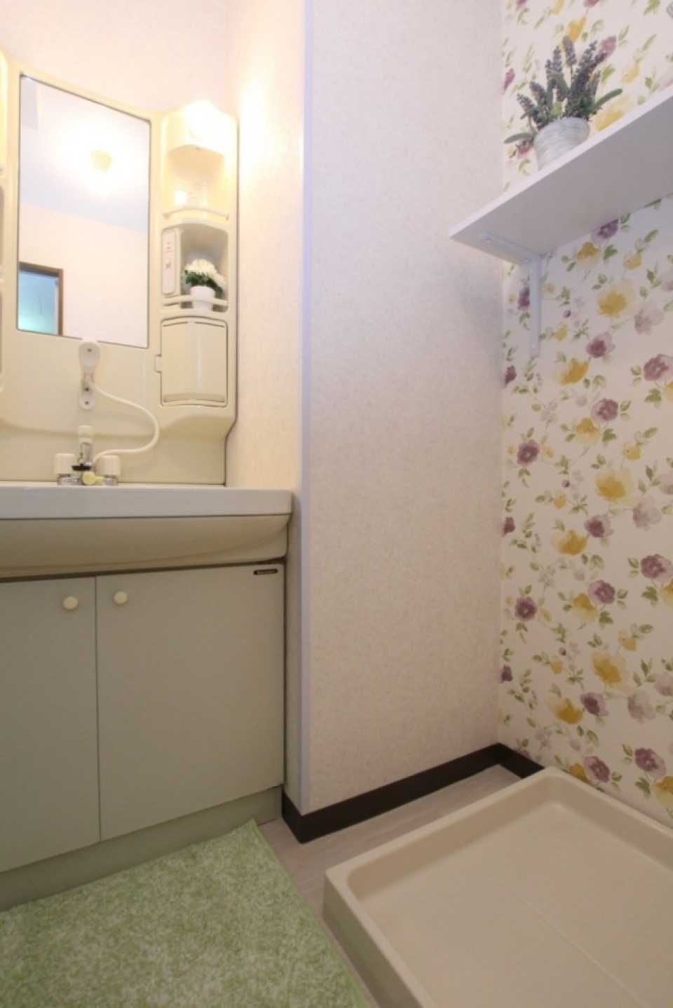 かわいいお花模様のアクセントウォール！