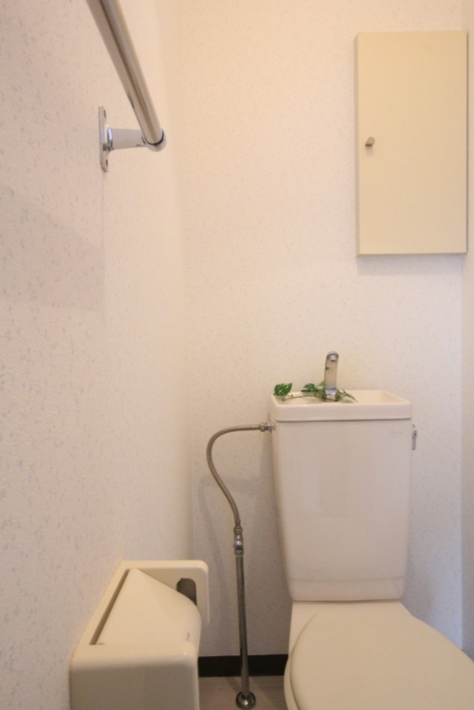 トイレは、シンプルでコンパクトです。