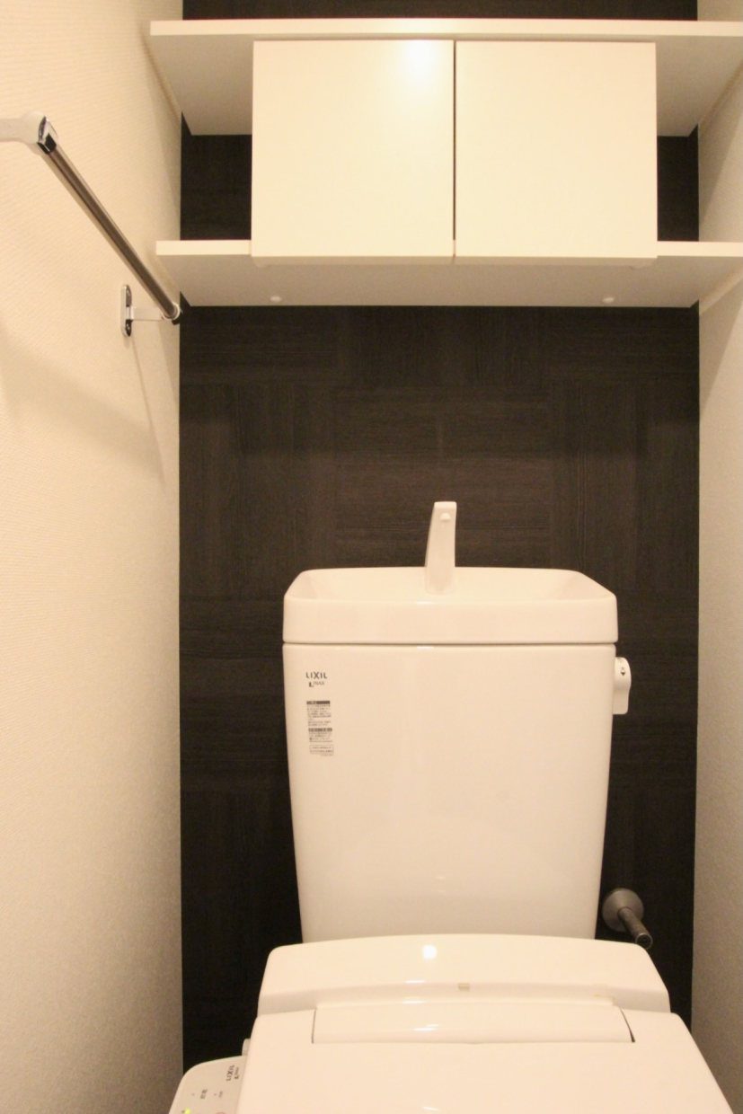 簡易棚付きのトイレ