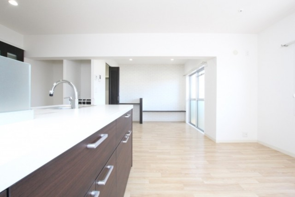 建具やキッチンの色合いがとてもうまくマッチング。