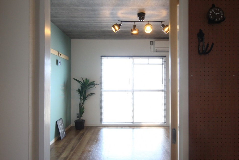 壁に物を「掛ける」お部屋。