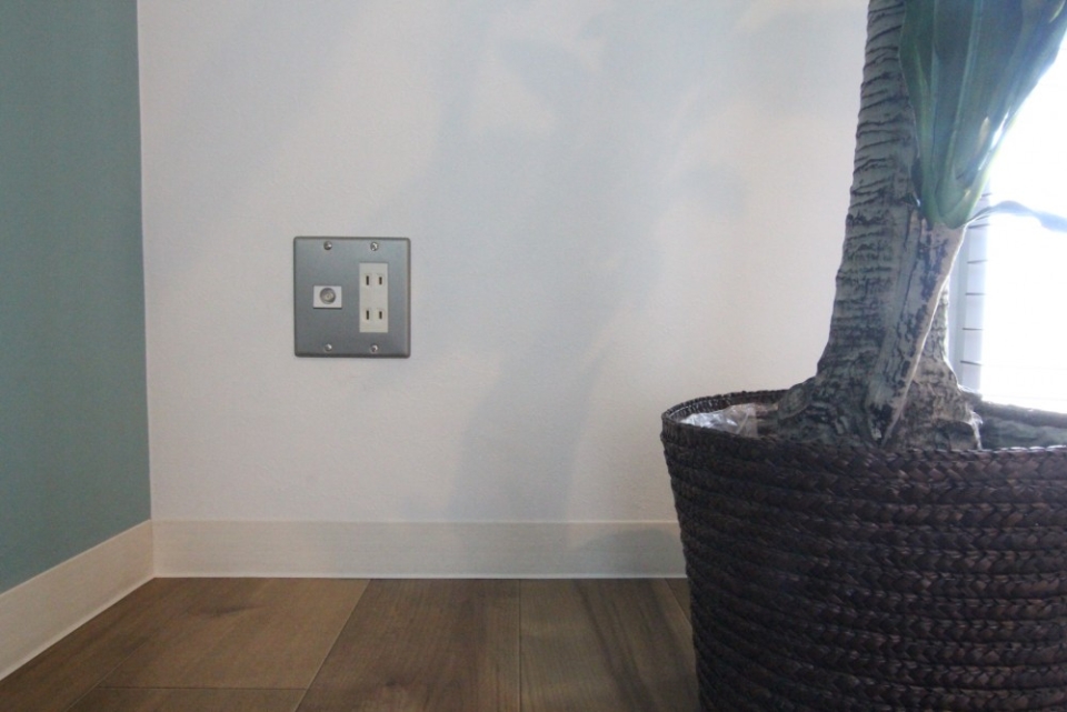 コントカバーはレトロなシルバーに交換済み。