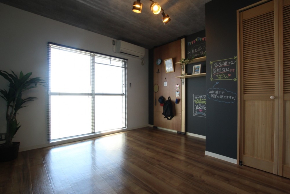 日中より夜間の方が雰囲気は良さそう...。