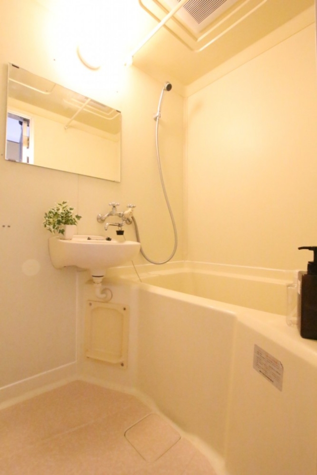 バス・トイレの分離工事を行いました。