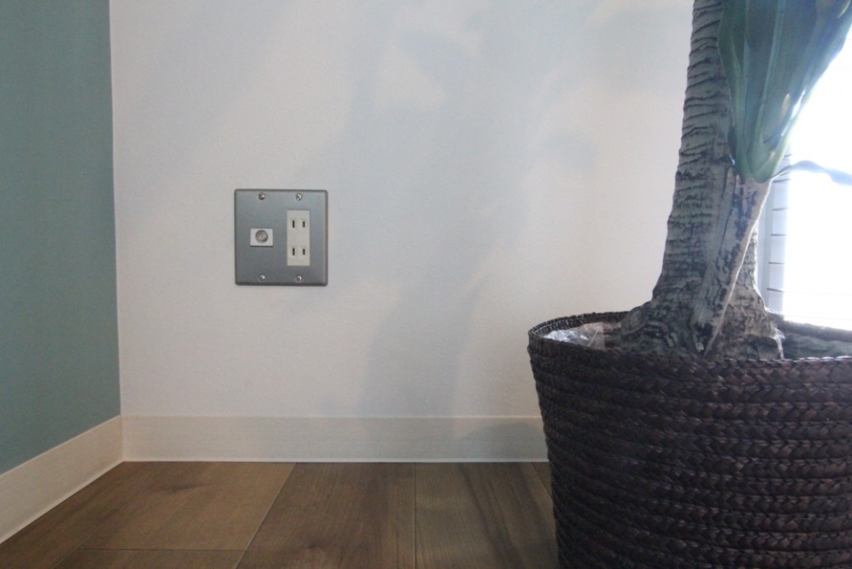 コントカバーはレトロなシルバーに交換済み。