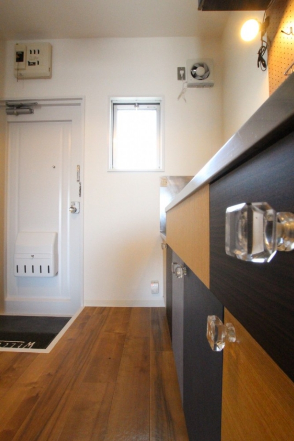 キッチン戸棚の取っ手部分に注目を！！