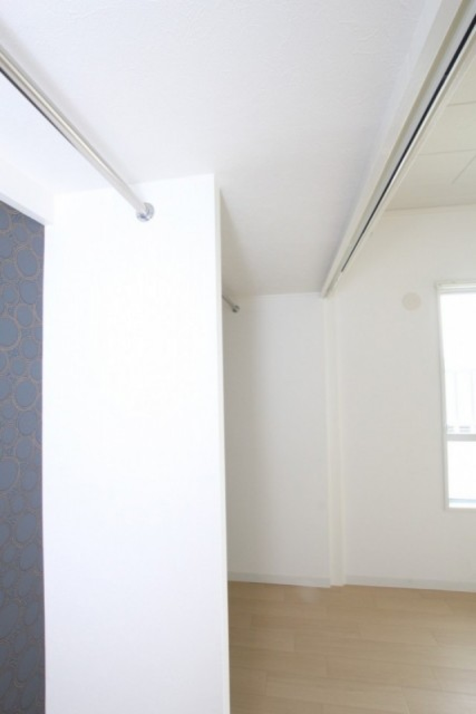 高さ170㌢の位置にパンガーパイプ。