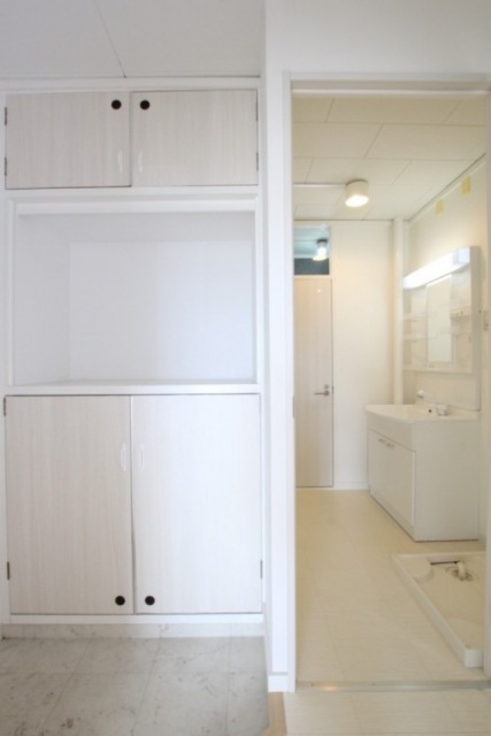 玄関は脱衣所すぐ隣。