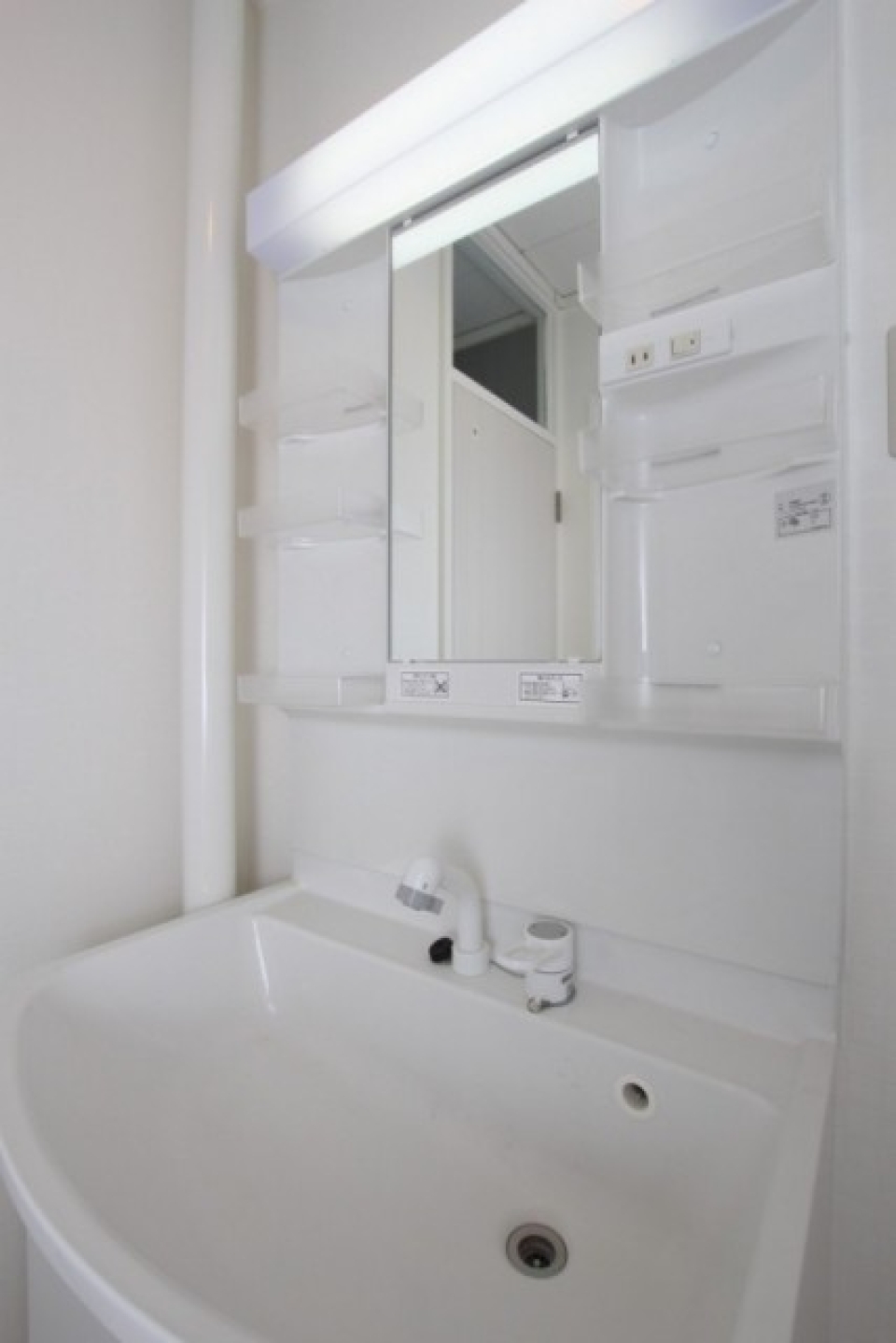 洗面台はシャンプードレッサー。