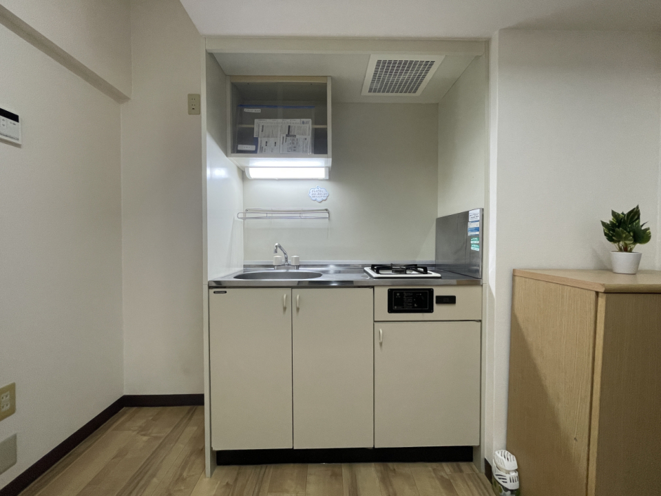 キッチンはコンパクトですが1人暮らしなら十分かな。