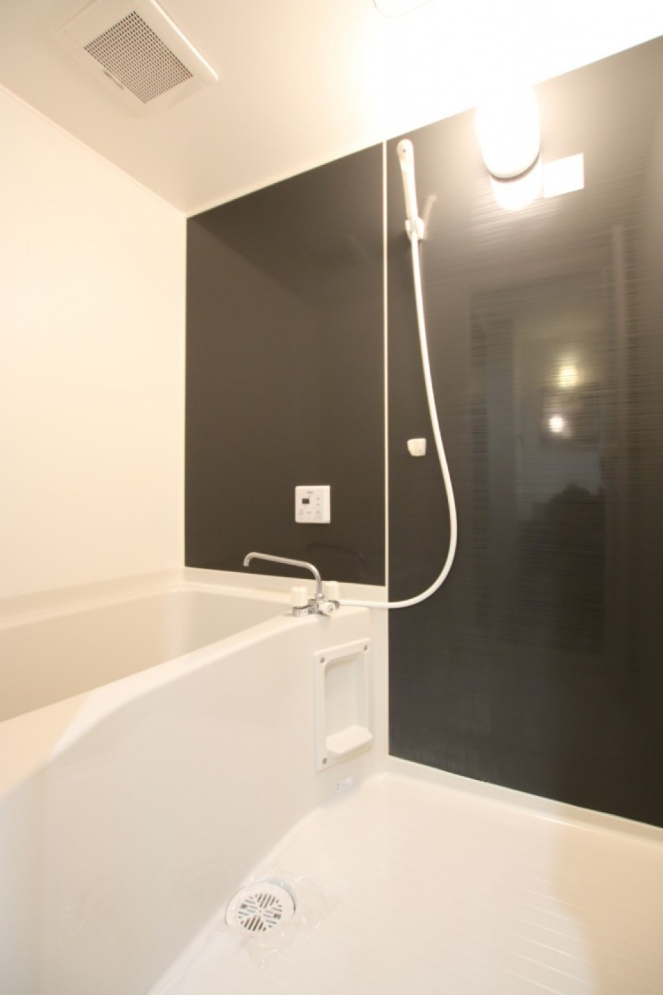 お風呂に鏡がないのが残念。追い焚きもありません。