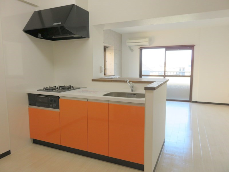 オレンジキッチンが特徴的！