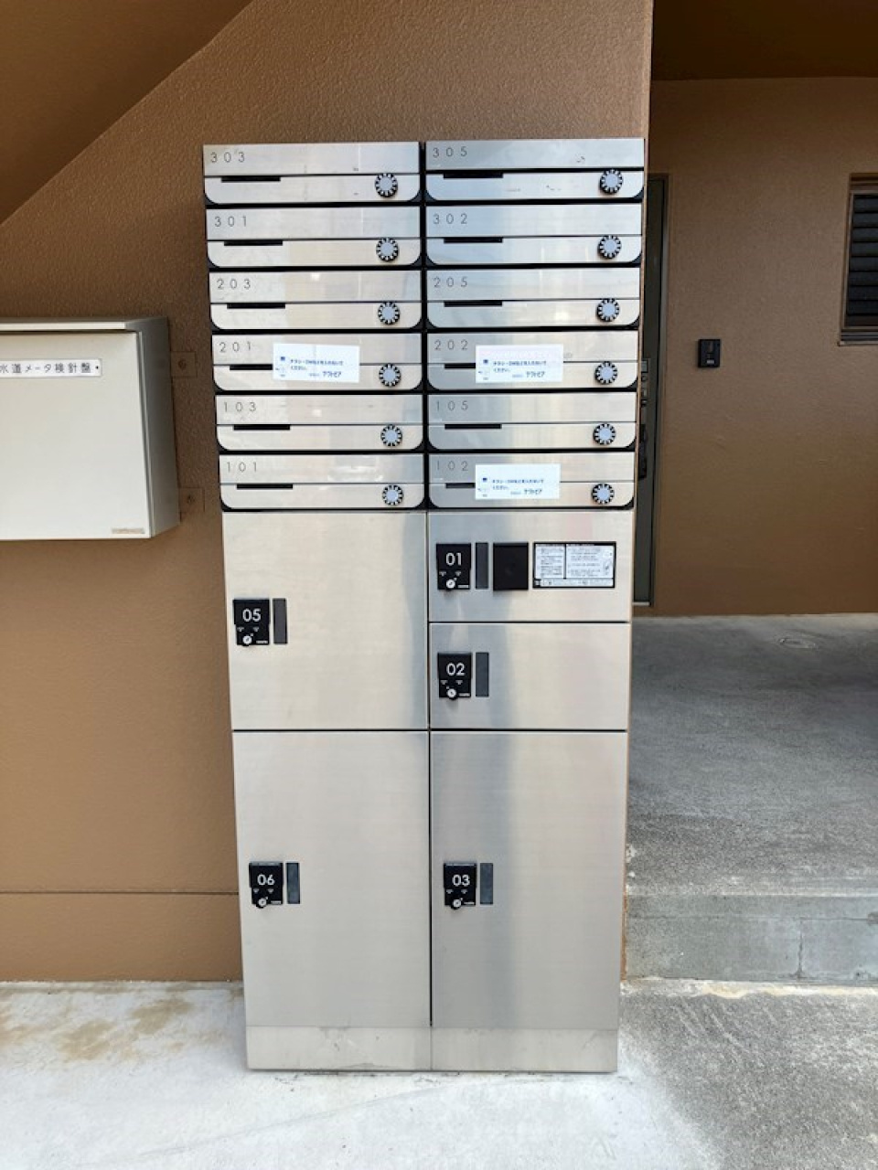 宅配BOXもあります。