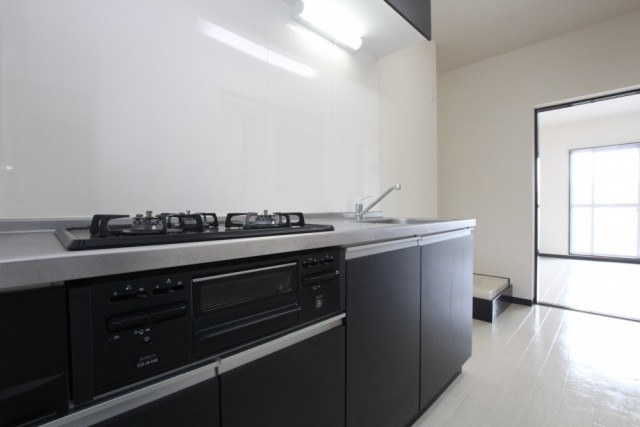 システムキッチンがスタイリッシュなデザイン