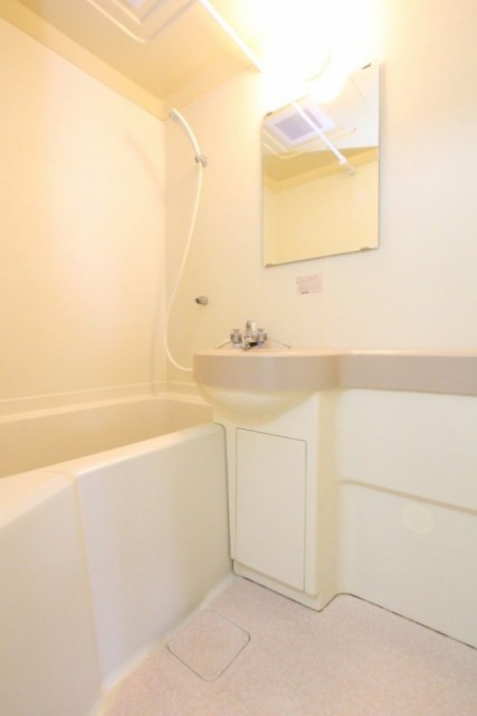 浴室はコンパクト