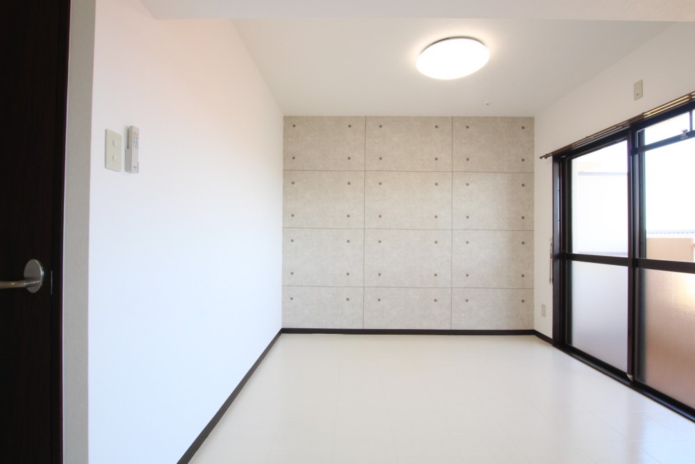 シンプルなデザインのアクセントウォール。