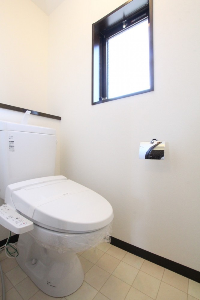 ウォシュレット付きのトイレ。