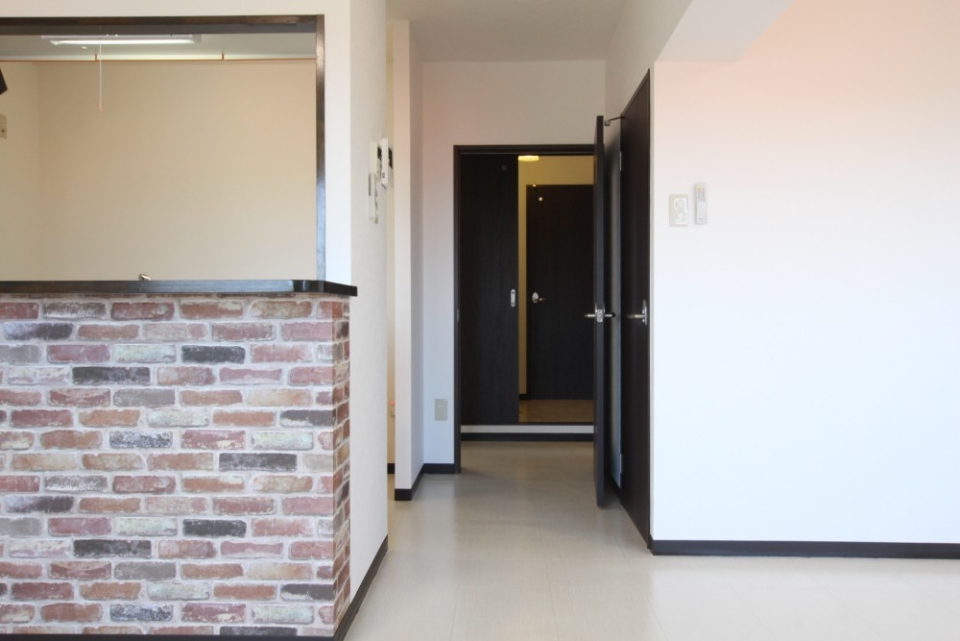 ヨーロピアンスタイルなキッチン表面のブリック。