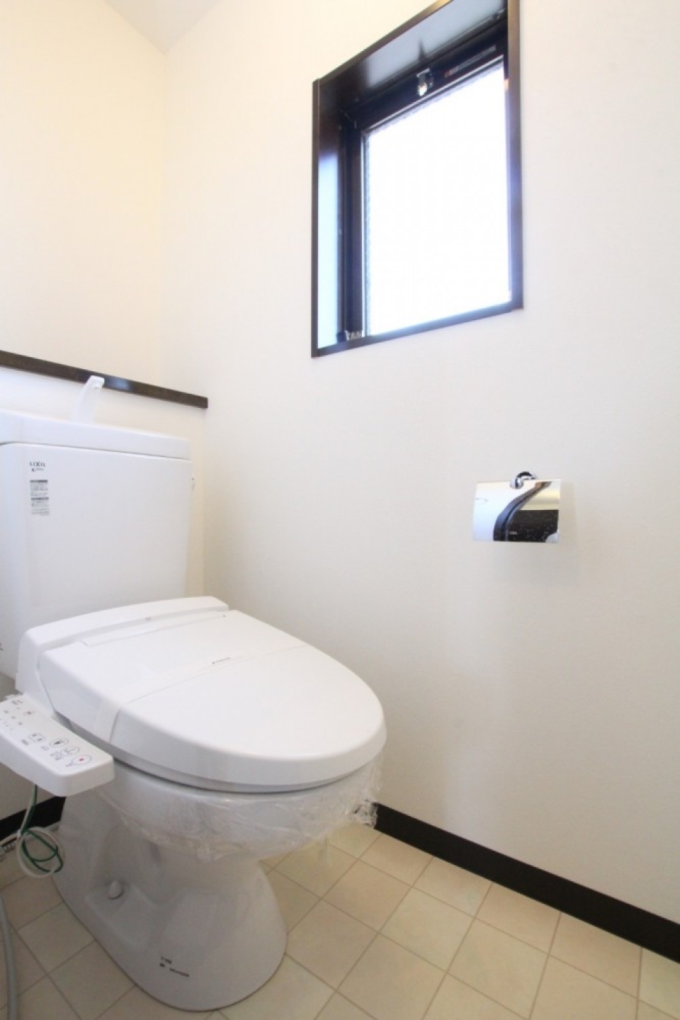 ウォシュレット付きのトイレ。