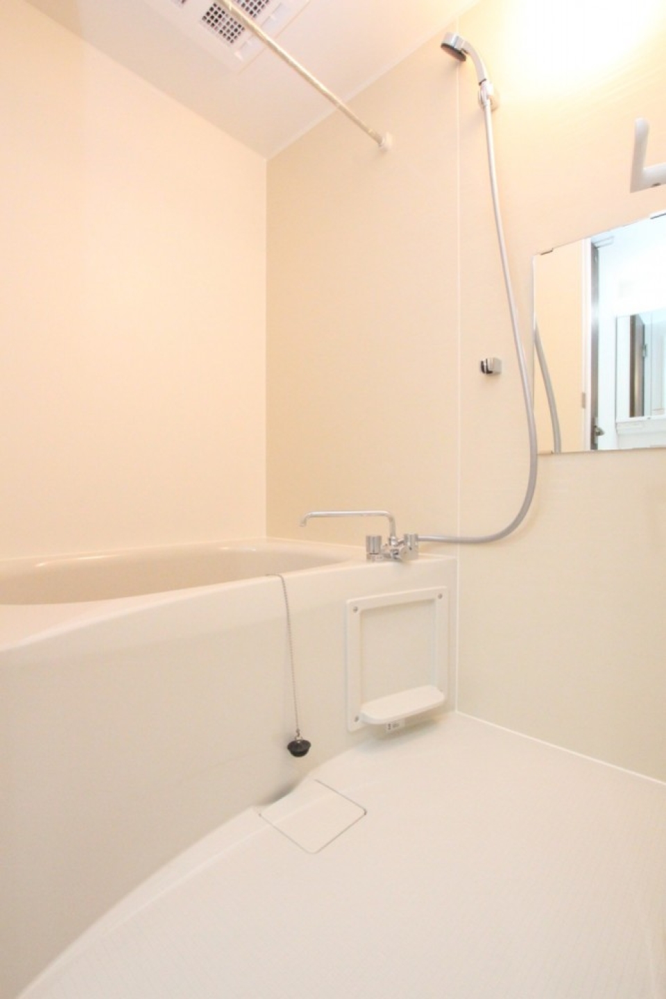 浴室には浴室乾燥機が設置されている。