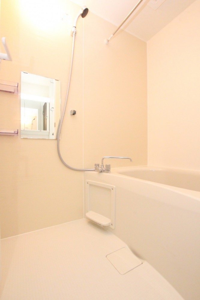 浴室には浴室乾燥機が設置されている。