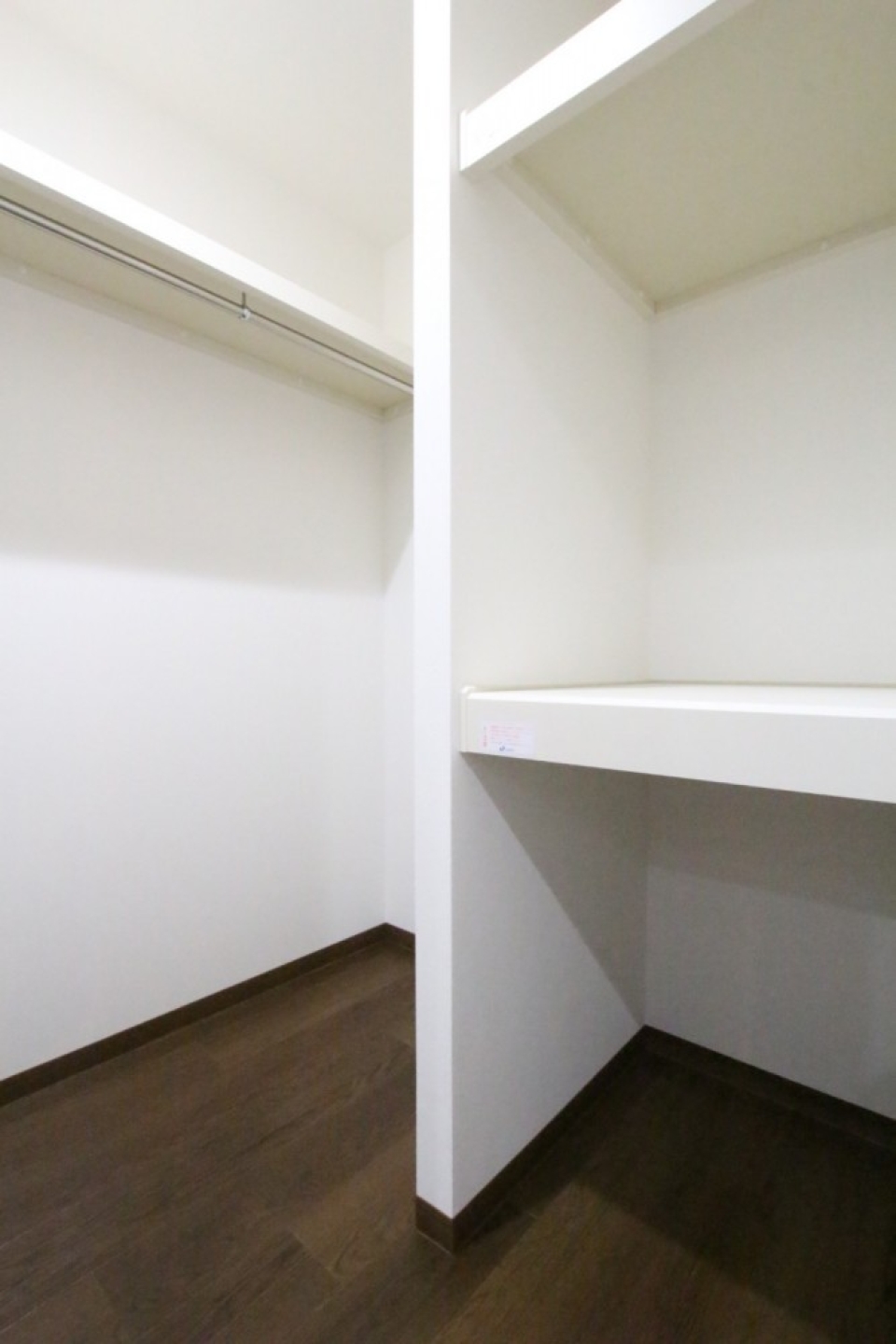 収納はこのウォークインクローゼットに集約。