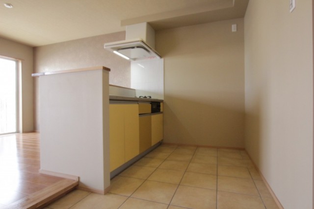 土間につながるキッチンは1800の大きさ。