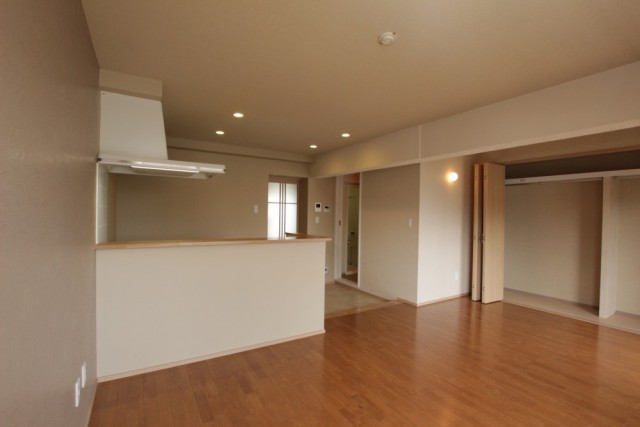 リビングには大きめのクローゼットも。