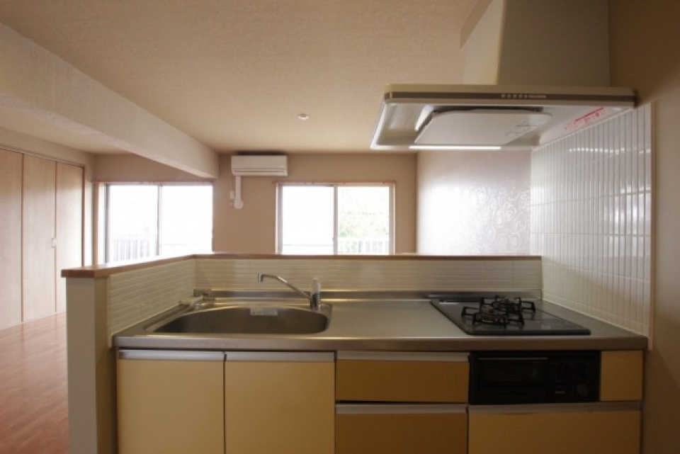 キッチンは２口コンロでグリル付き。