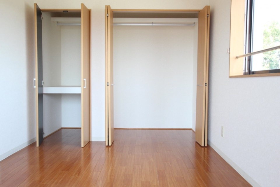 南側の収納は押し入れ&rArr;クローゼットにチェンジ済み。