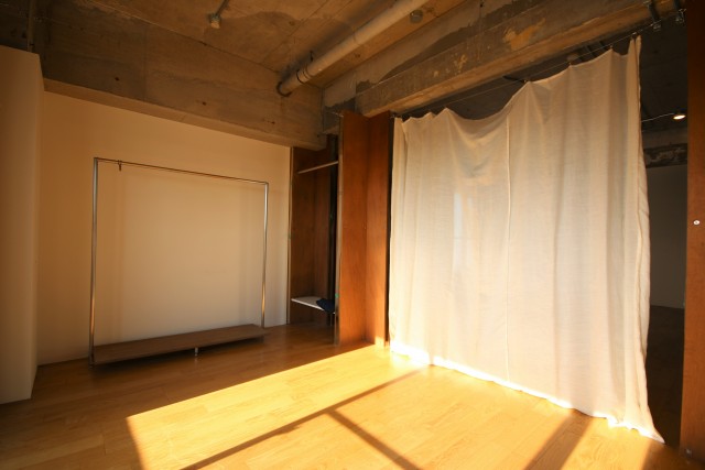 カーテンの奥はこんな感じです。