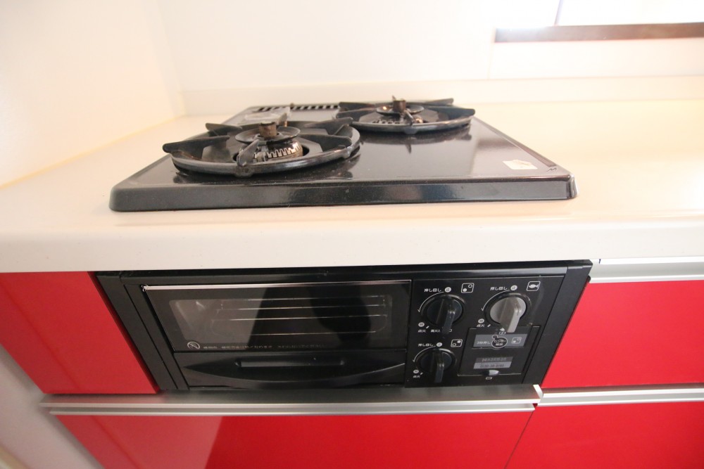 コンロは2口、魚や機器もついてます！