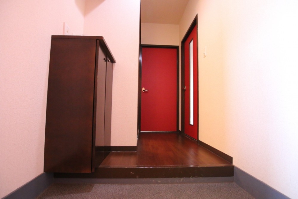 赤い扉がカワイイ。