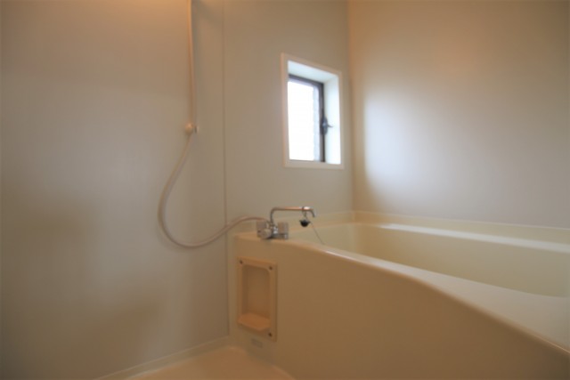 お風呂の小窓が嬉しい