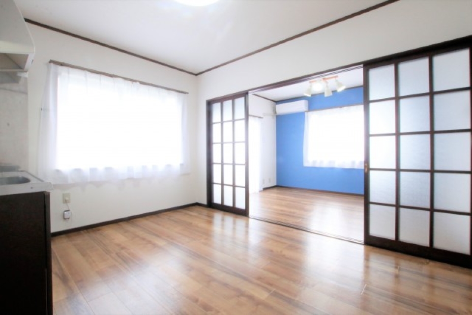 青い壁が魅力的ですね！