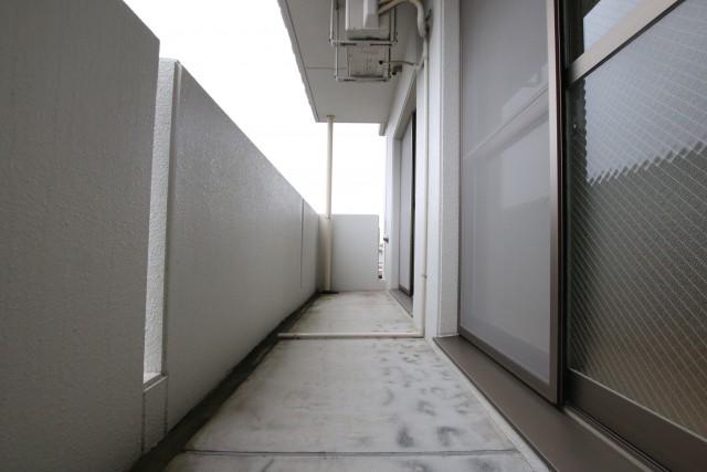 バルコニーは横幅が少し広め。