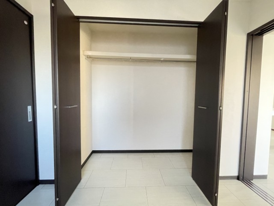 大きなクローゼットで収納◎