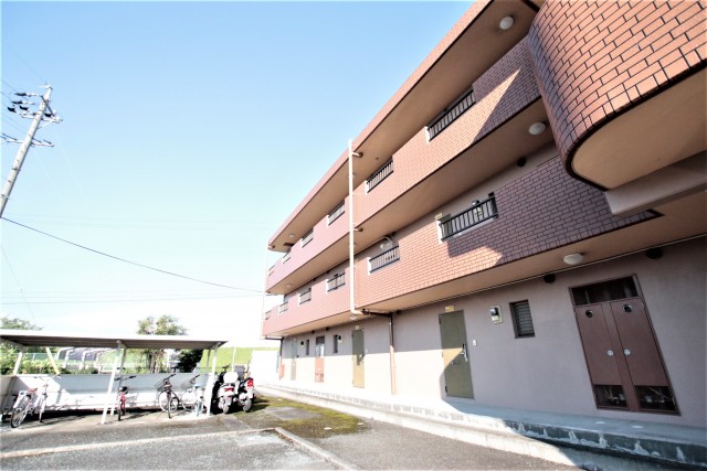 マンションの隣には河川敷があってなんだかエモい&hellip;