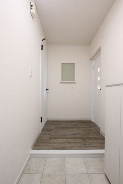 玄関のちょっとしたホール的な使い方も出来そう。