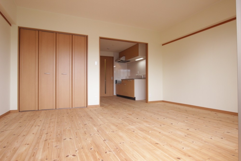 ほぼ正方形のお部屋です。