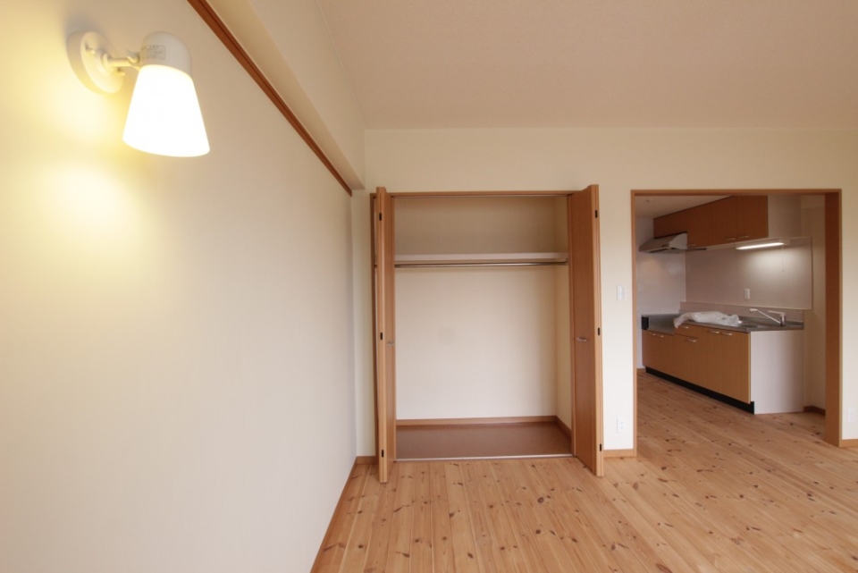 注目！　壁付けスポット照明。