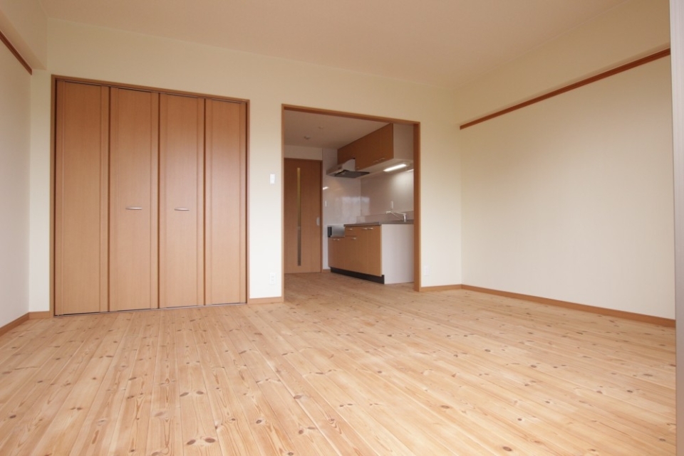 ほぼ正方形のお部屋です。