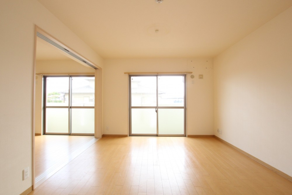 キッチン側からみると広く感じ、開放的！